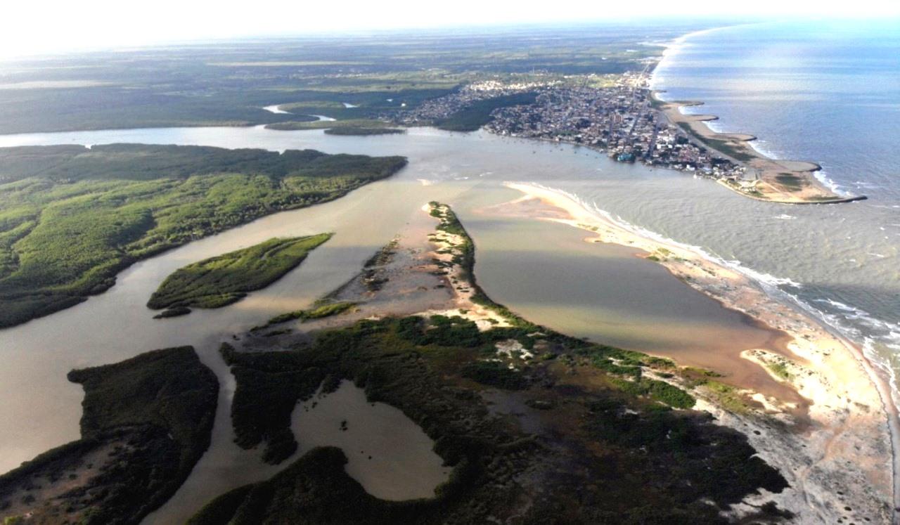 Foz do Rio Cricaré, em Conceição da Barra 