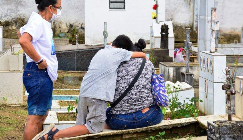 Brasil registra 676 mortes em 24 horas e ultrapassa a marca de 596 mil óbitos