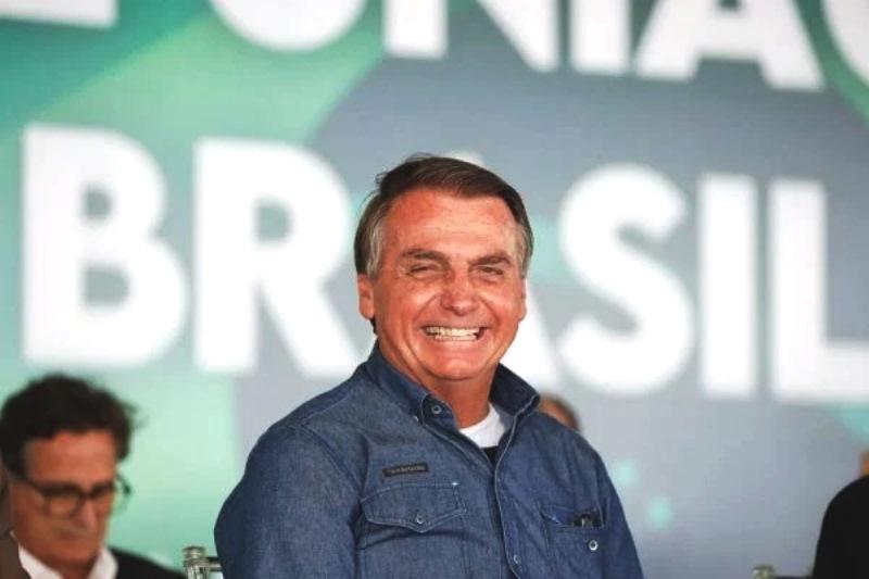 “Preço do gás de cozinha vai cair pela metade, se Deus quiser”, diz Bolsonaro