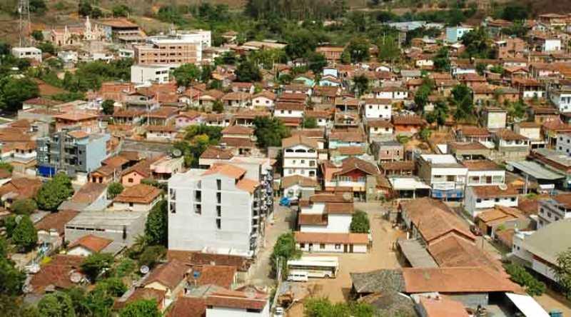 Rio Santa Maria do Doce tem 3% da vazão e afeta abastecimento de água em São Roque do Canaã