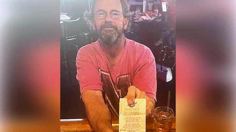 Homem ganha US$ 45 mil na loteria, mas morre afogado com bilhete no bolso