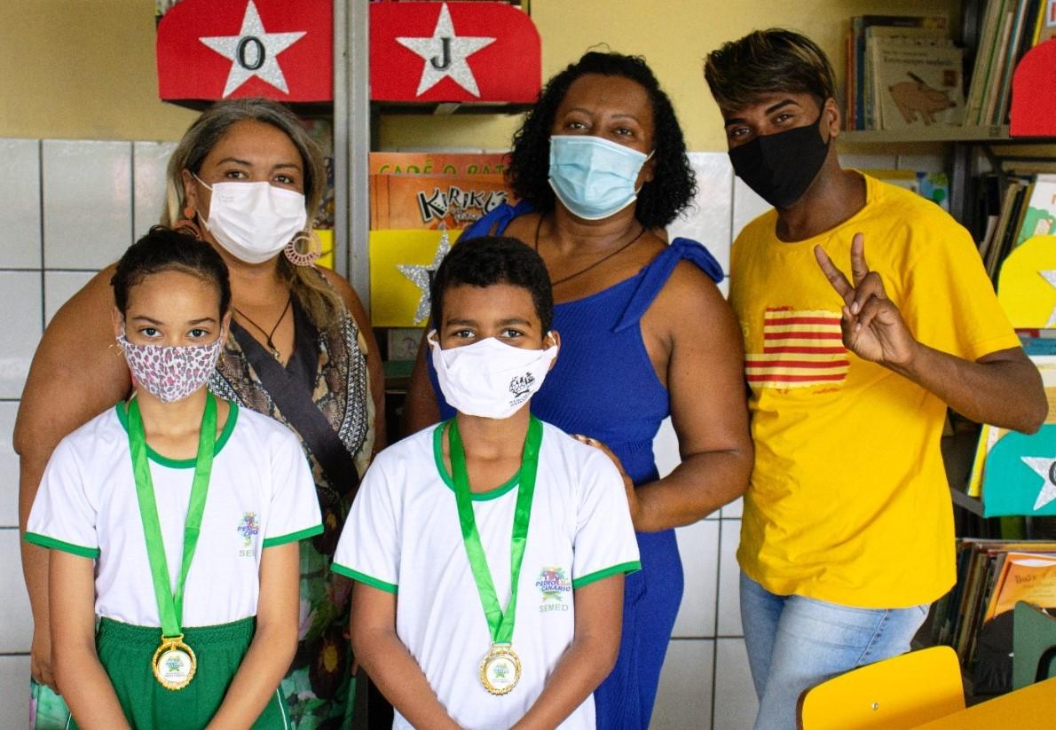 Estudantes de Pedro Canário vencem concurso nacional de literatura e terão poesias publicadas no ebook Livro Rio da escritora Elisa Lucinda