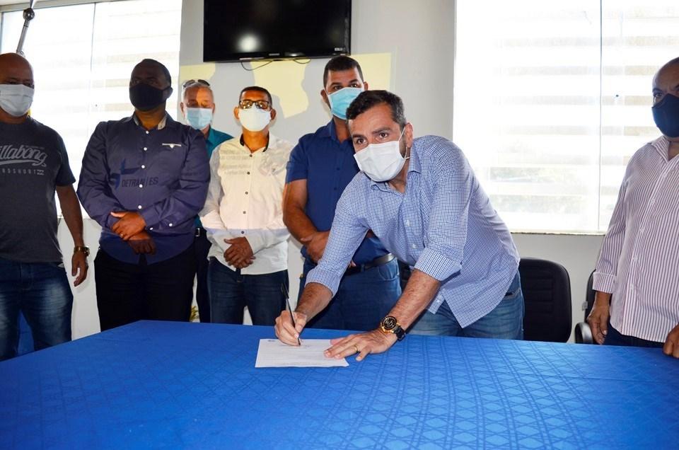 Detran/ES realiza serviços de sinalização em Conceição da Barra