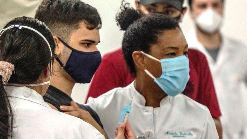 Brasil confirma 677 mortes por covid-19 em 24 horas; total vai a 598.829 casos