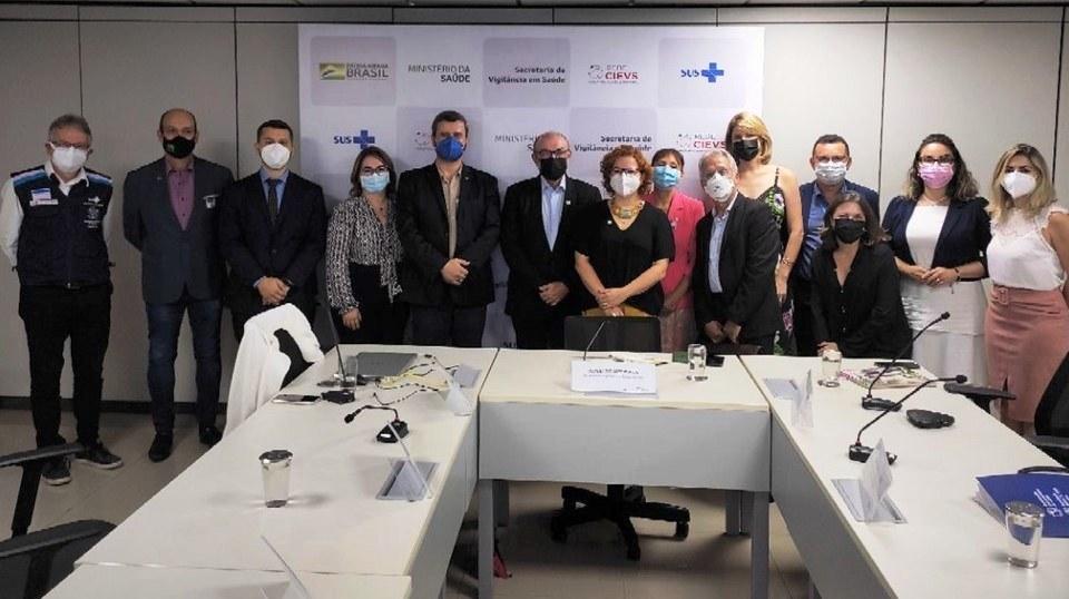 ES apresenta resultados preliminares sobre meia dose da AstraZeneca ao Ministério da Saúde