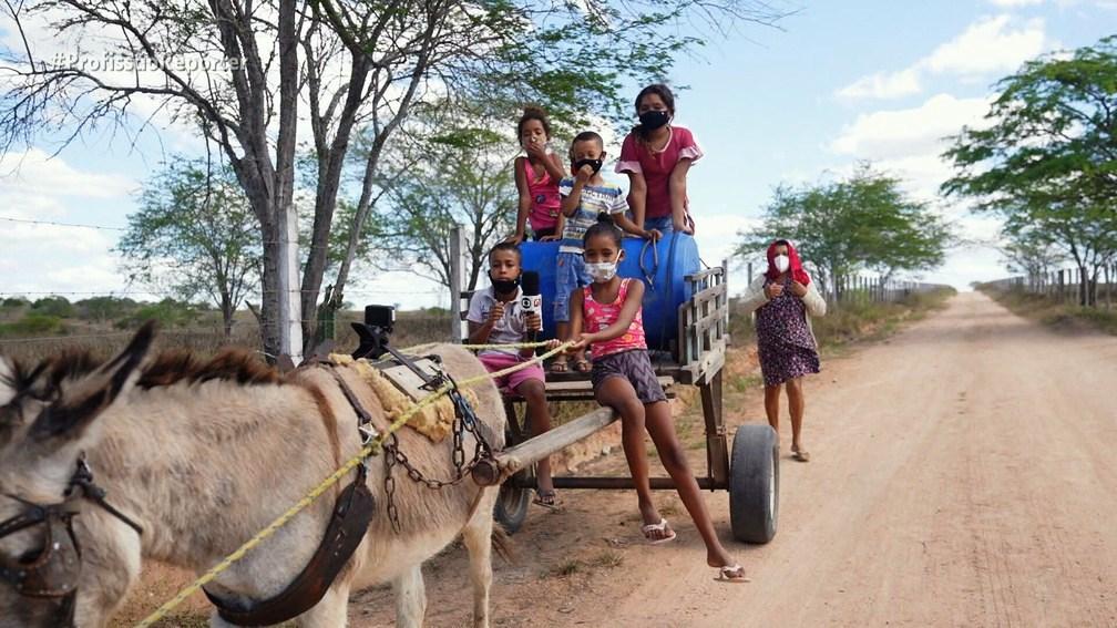 Agricultora percorre 10 km por dia para conseguir água no interior de Alagoas