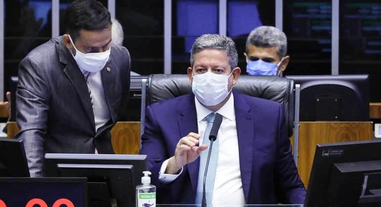 Lira diz ao STF que não se deve fixar prazo para apreciar impeachment