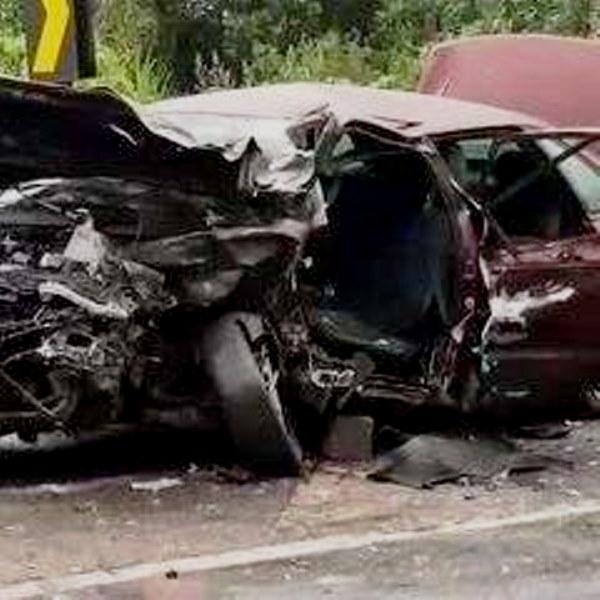 Batida entre carro e carreta deixa empresário morto e três feridos na BR-262