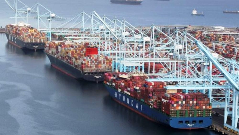 Por que EUA têm congestionamento recorde de navios de contêineres