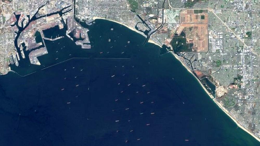 Por que EUA têm congestionamento recorde de navios de contêineres