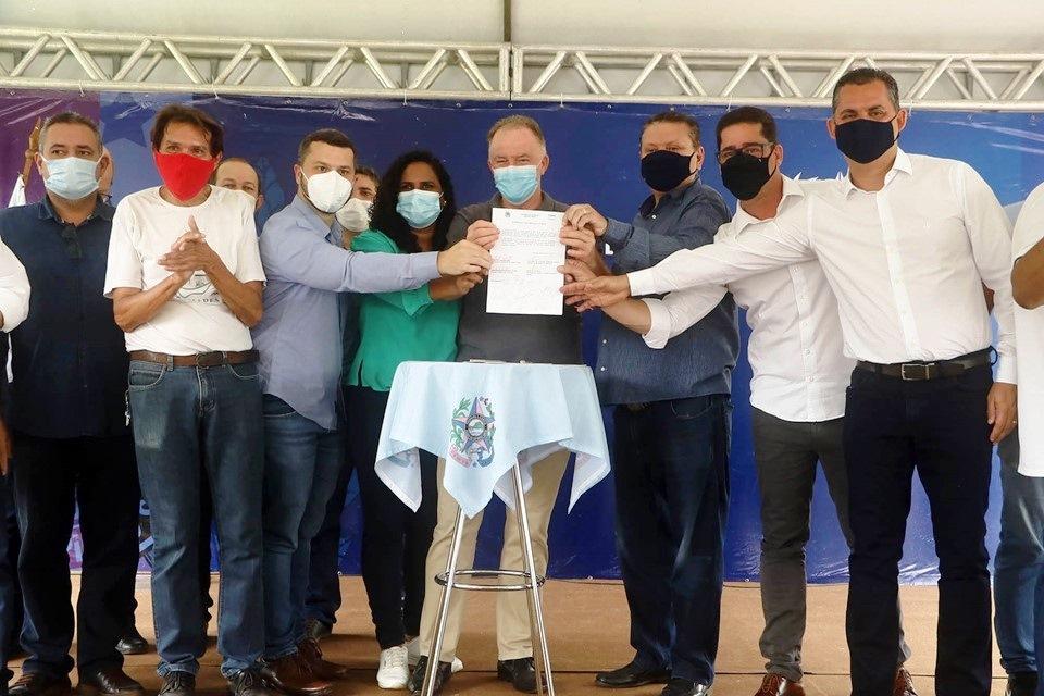 Casagrande anuncia novas obras de macrodrenagem para Viana e Cariacica, no ES
