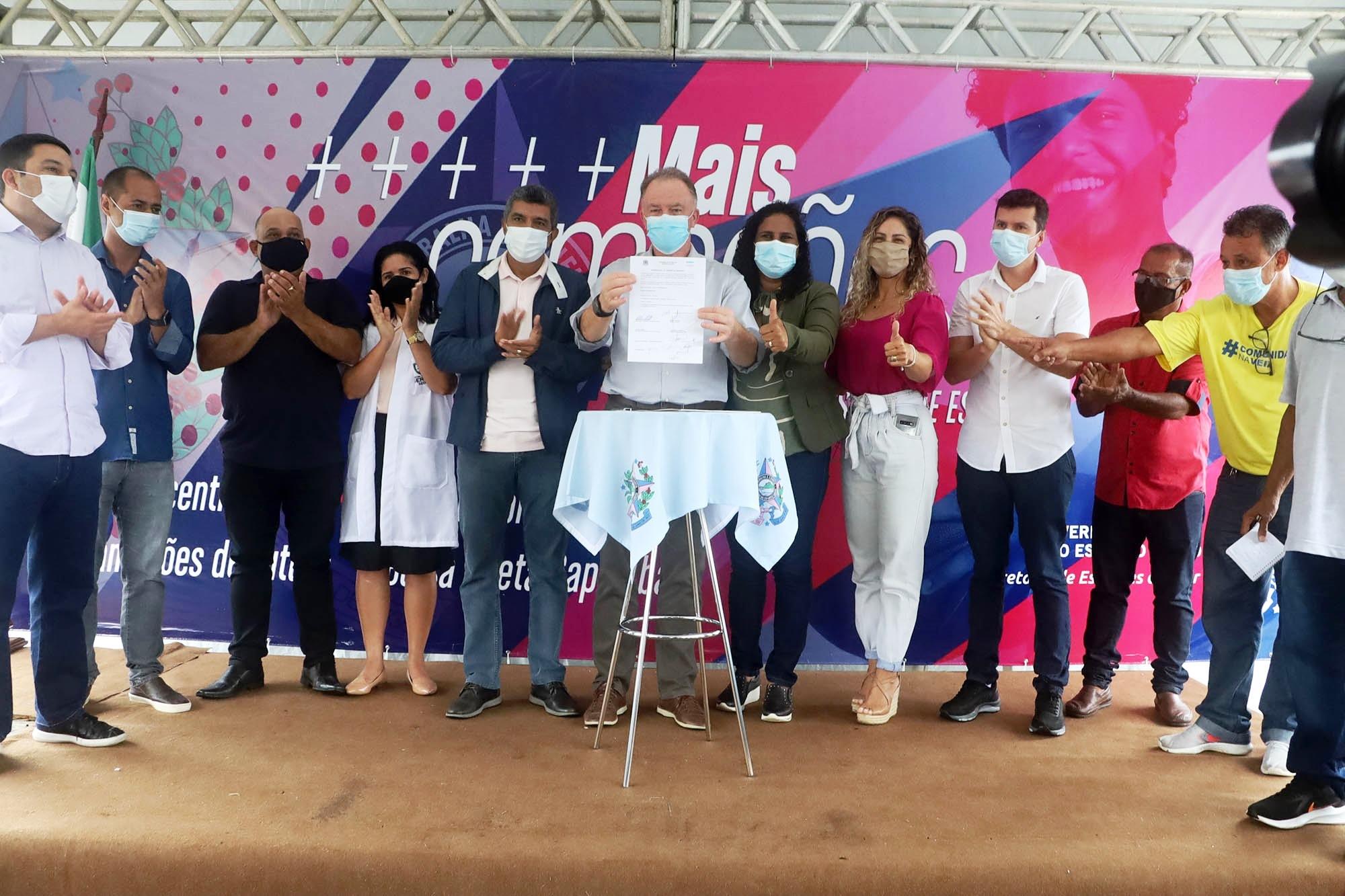 Foto: Divulgação Dando continuidade às capacitações oferecidas pela Secretaria de Turismo (Setur), em parceria com o Serviço Brasileiro de Apoio às Micro e Pequenas Empresas (Sebrae), nestas quarta-feira (20) e quinta-feira (21), representantes de quatro regiões turísticas participam dos encontros com o tema “Oportunidades e Desafios para Gestão Regional do Turismo”. A atividade, que é direcionada a gestores públicos, empresários e lideranças, integra o Programa Estadual de Gestão do Turismo, alinhado ao Programa de Regionalização do Turismo. O objetivo é oportunizar o desenvolvimento das regiões turísticas fortalecendo o turismo local. “Nosso trabalho com as prefeituras, Sebrae e empreendedores visa ao fortalecimento das atividades que integram o turismo para que, cada vez mais, se tornem ambientes de geração de emprego e renda”, afirma a secretária de Estado de Turismo, Lenise Loureiro. Os encontros são conduzidos a pelos consultores Richard Alves e Ronaldo Flaviano de Souza, profissionais da Lab Turismo contratada pelo Sebrae. As inscrições podem ser feitas por meio do www.labturismo.com.br/turismoes Confira o calendário das atividades desta semana: Dia 20/10 (quarta-feira) 9h – Pedro Canário: municípios que integram a Região Turística Doce Terra Morena 15h – São Gabriel da Palha: municípios que integram a Região Turística Pedras, Pão e Mel Dia 21/10 (quinta-feira) 9h – Linhares: municípios que integram a Região Turística do Verde e das Águas 15h – Marilândia: municípios que integram a Região Turística Doce Pontões Mais informações podem ser obtidas com a Gerência de Gestão do Turismo, pelo telefone (27) 3636-8010 ou pelo e-mail gestur@turismo.es.gov.br Valedoitaúnas