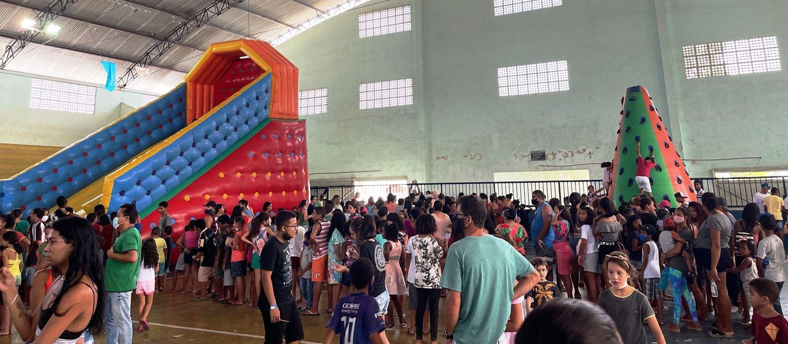 Prefeitura de Montanha faz festa para 3 mil crianças: Secretária inova e se fantasia para animar a festa