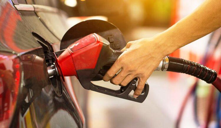 Gasolina e diesel ficam mais caros nas refinarias a partir desta terça-feira (26)
