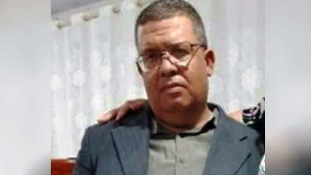 Corpo de pastor que escreveu que ressuscitaria é enterrado após três dias