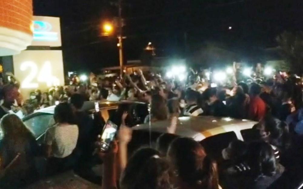 Corpo de pastor que escreveu que ressuscitaria é enterrado após três dias