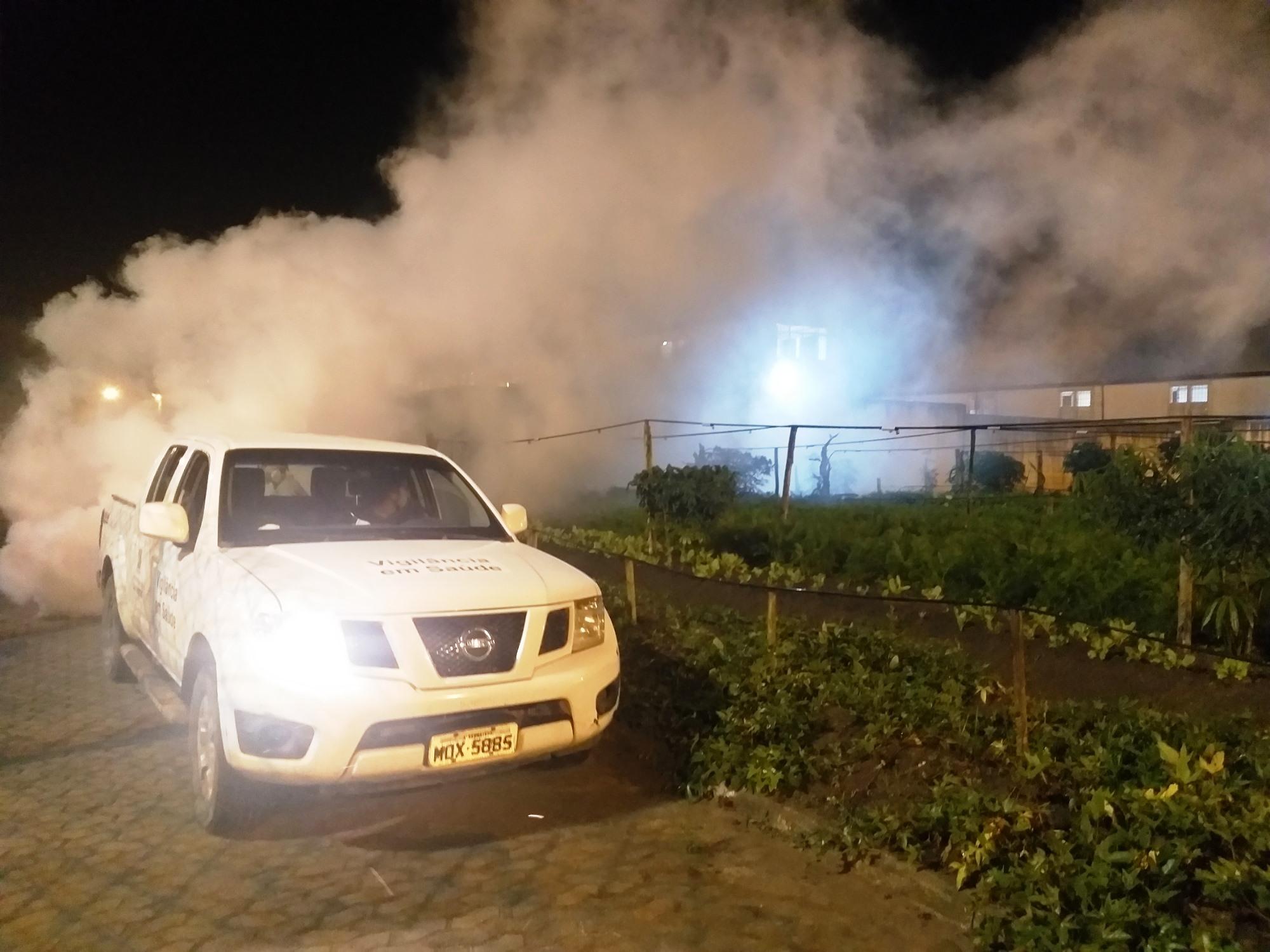 Prefeitura de São Mateus reforça o combate aos mosquitos com carro fumacê