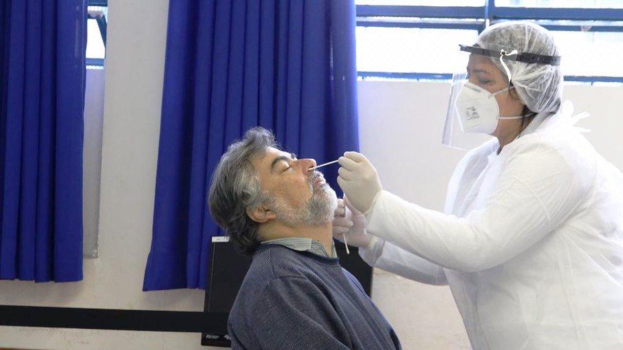 Brasil registra 11,9 mil casos e 394 mortes por covid-19