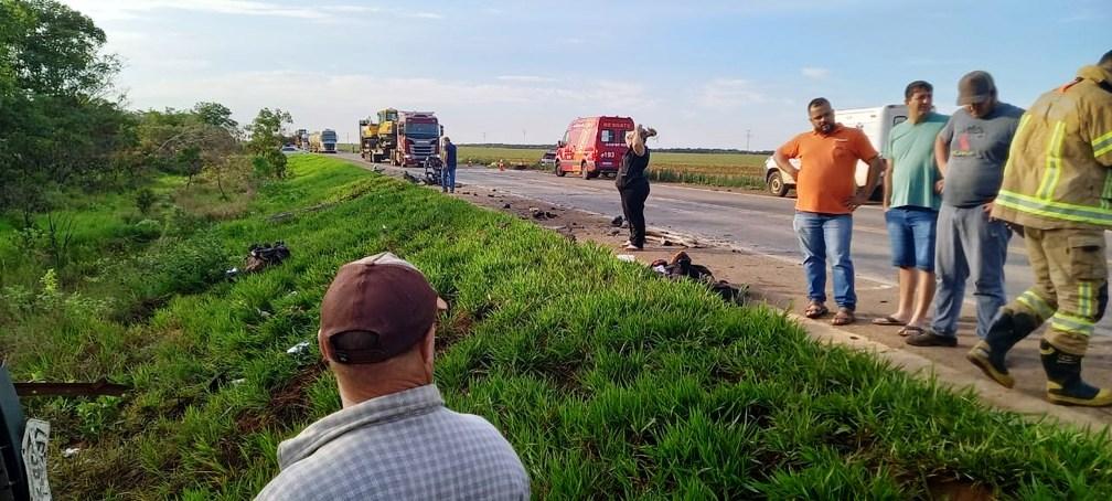 Acidente entre SUV4 e van com pacientes de hemodiálise deixa 13 mortos