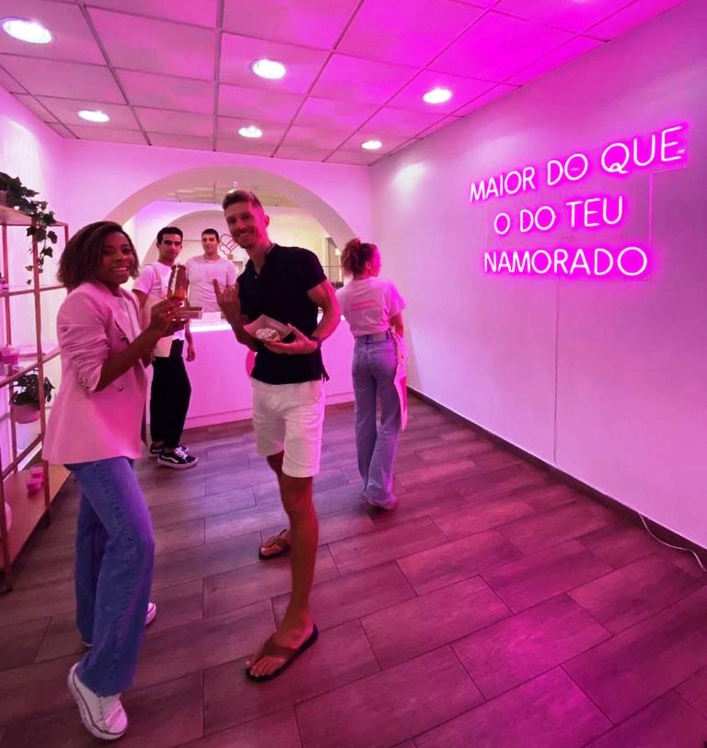Loja de brasileiros vende crepes em forma de vagina e de pênis em Lisboa
