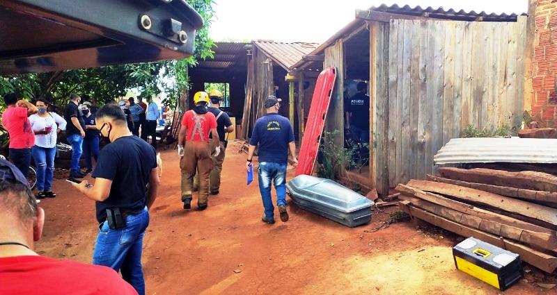 Homem mata esposa e filha e fica morando com os cadáveres por dois meses