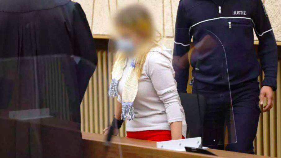 Mãe é condenada à prisão perpétua por matar cinco filhos afogados na banheira