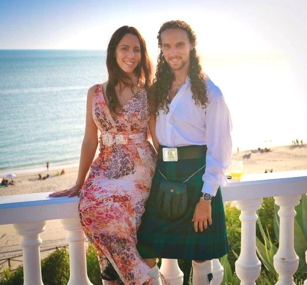 Mulher diz que amamenta o noivo e casal é criticado por promover a sexualização da amamentação