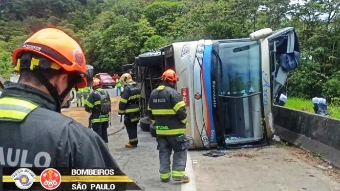 Acidente com ônibus deixa seis mortos e 48 feridos em rodovia de SP