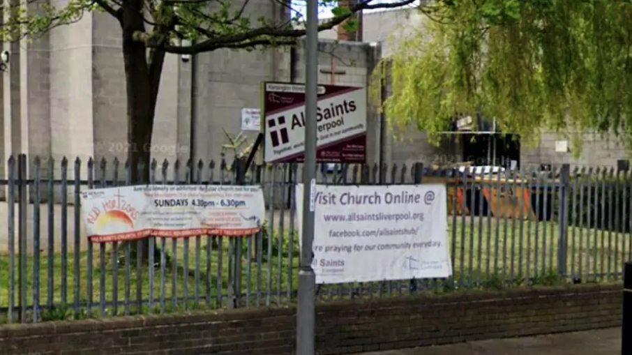Igreja abre estacionamento para prostitutas durante a noite e repercute na web
