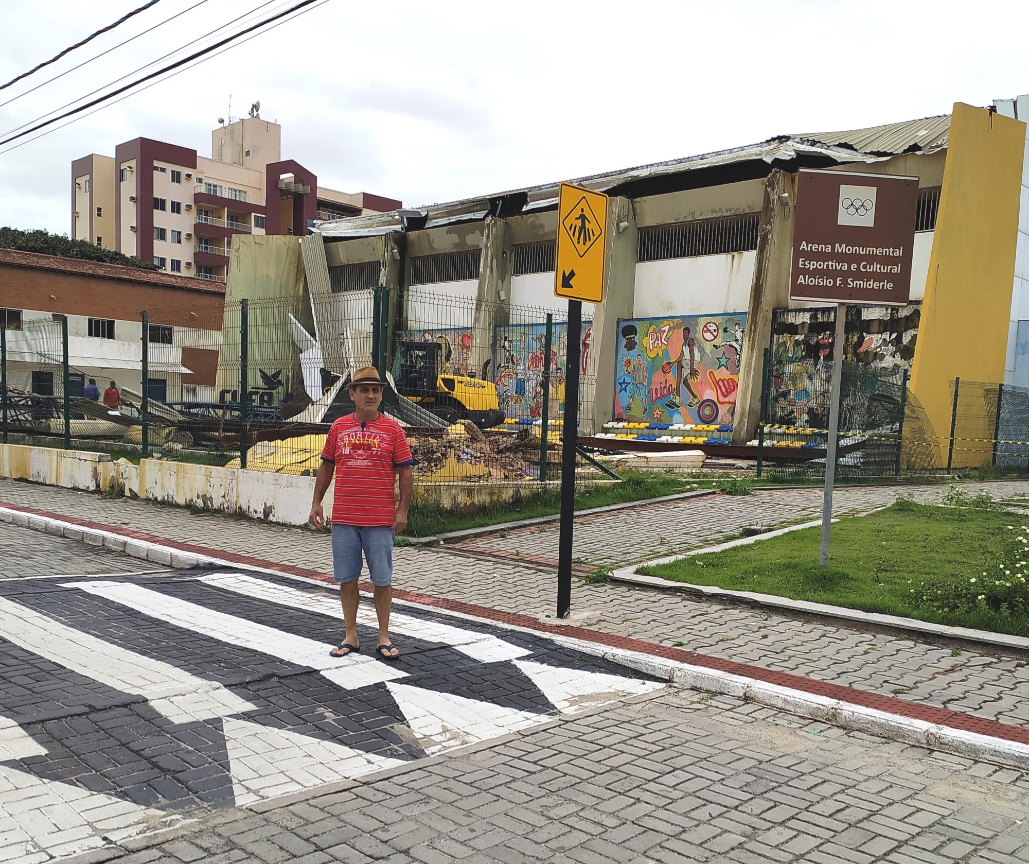 Estrutura de quadra poliesportiva não suporta as fortes chuvas e desaba em Conceição da Barra