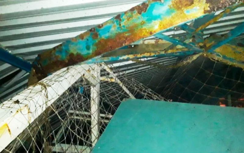 Estrutura de quadra poliesportiva não suporta as fortes chuvas e desaba em Conceição da Barra