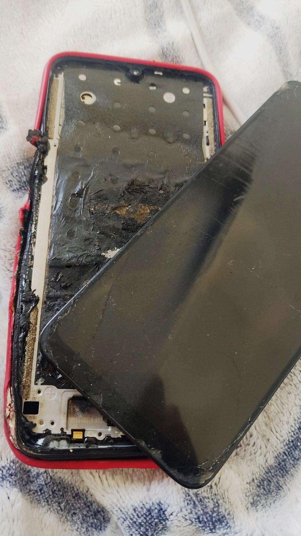 Chamas, fumaça, queimadura: celulares Xiaomi pegam fogo e assustam clientes