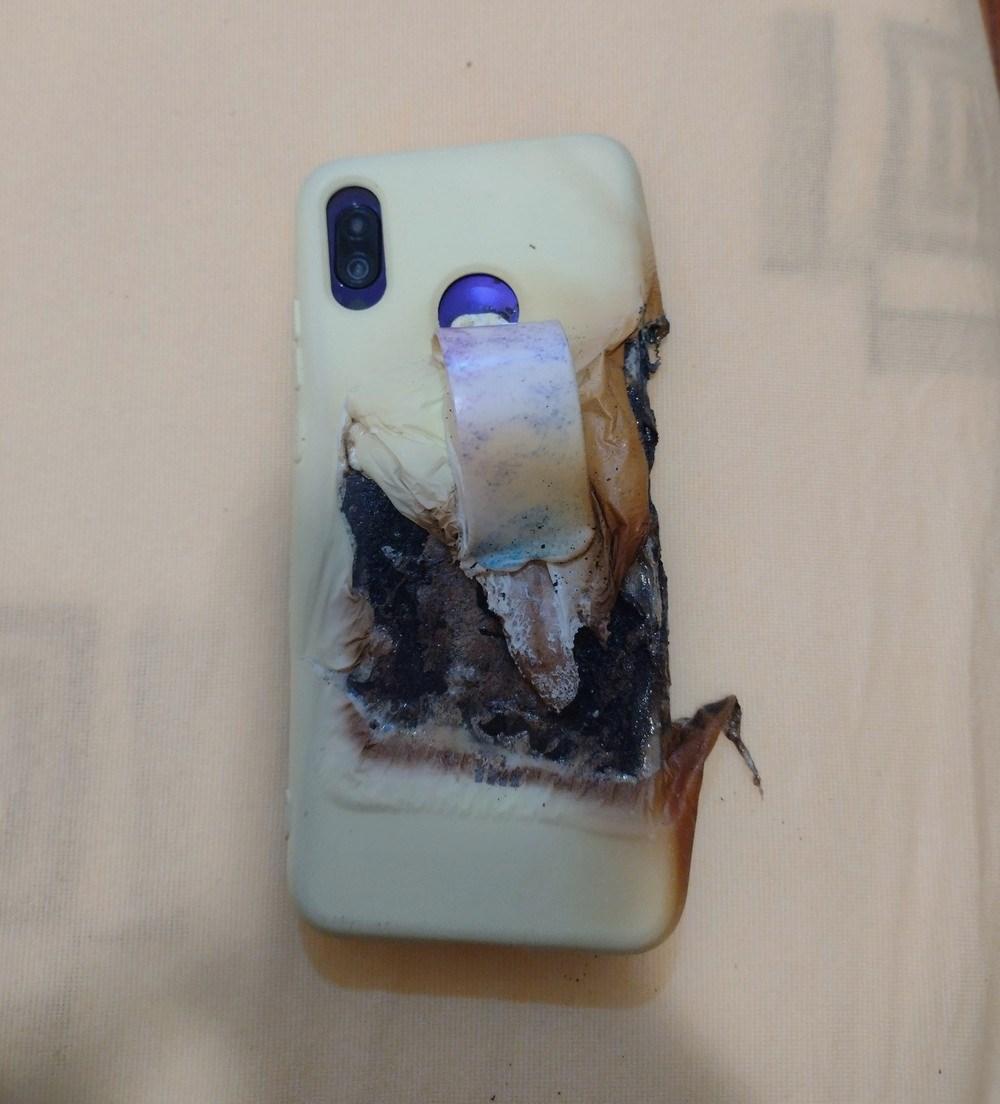 Chamas, fumaça, queimadura: celulares Xiaomi pegam fogo e assustam clientes