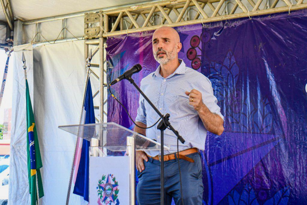 “É uma conquista dos moradores de Povoação”, diz prefeito Guerino sobre obras de asfaltamento da ES-248, em Linhares