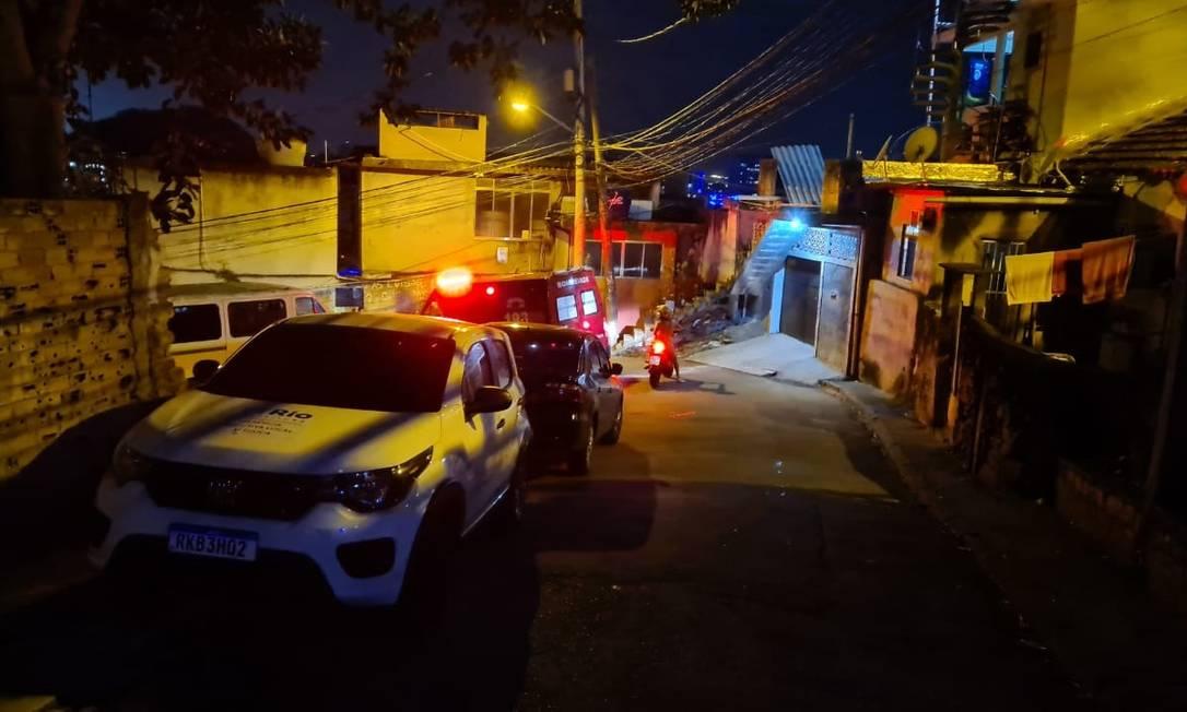 Construção de três andares desaba no Salgueiro, na Zona Norte do Rio, e deixa um morto