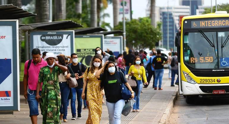 Brasil tem 293 mortes por Covid-19 e 12.301 novos casos em 24 horas