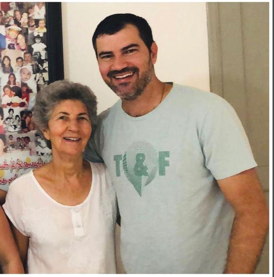 Emoção e muitos aplausos na despedida à aposentada Maria Otília, mãe do prefeito Bruno Araújo