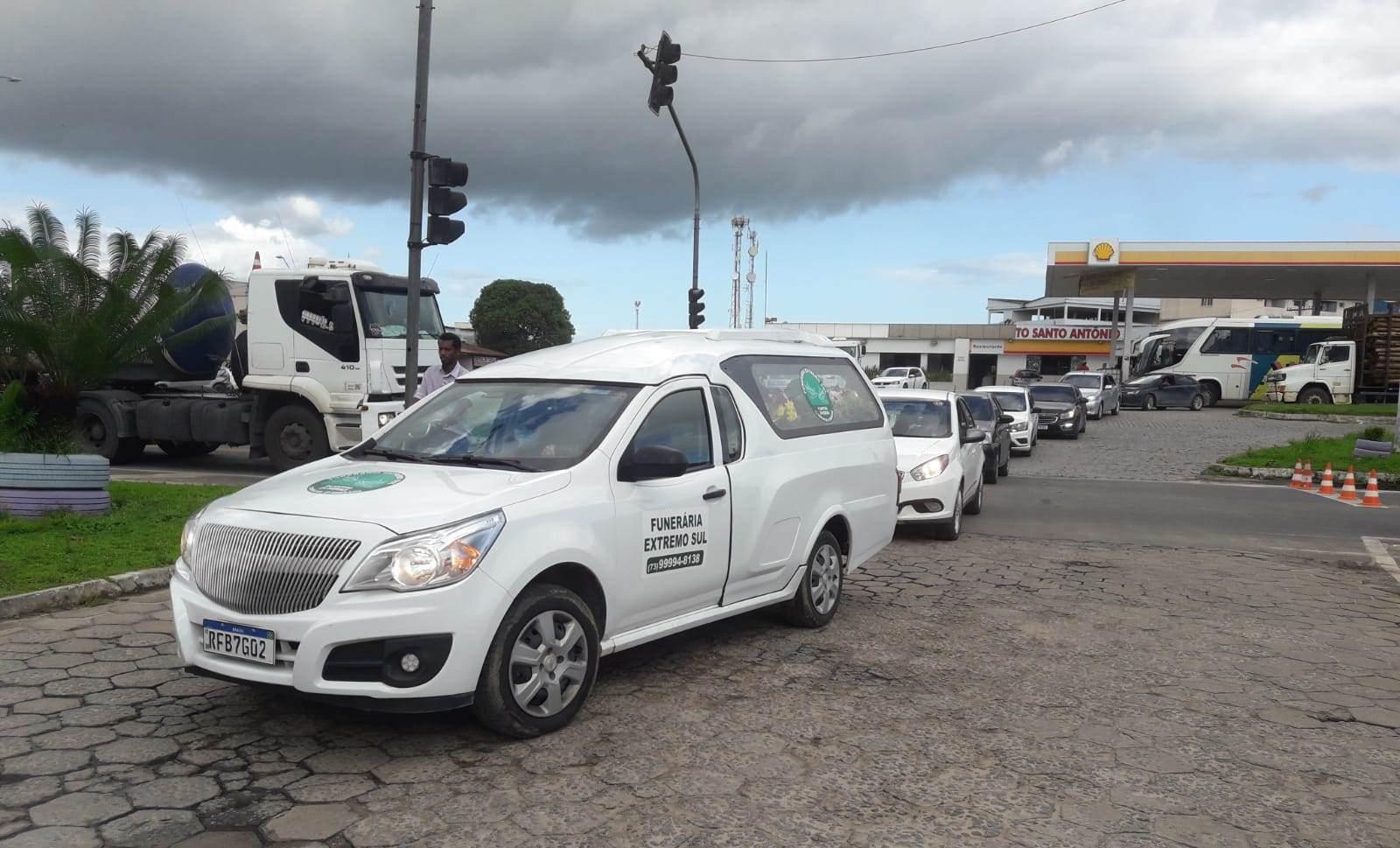 Emoção e muitos aplausos na despedida à aposentada Maria Otília, mãe do prefeito Bruno Araújo