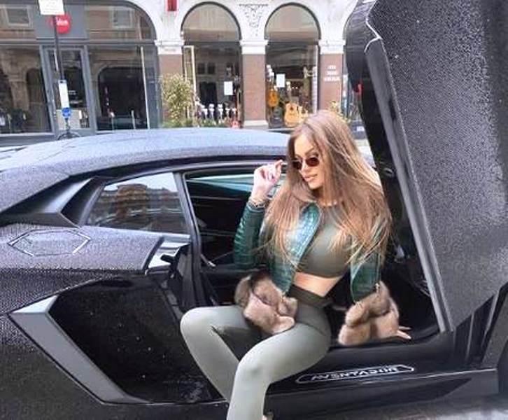 Lamborghini coberta de 2 milhões de cristais Swarovski e avaliada em R$ 2 milhões, é destruída em acidente