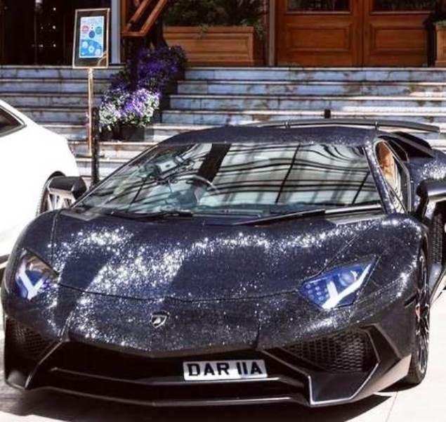 Lamborghini coberta de 2 milhões de cristais Swarovski e avaliada em R$ 2 milhões, é destruída em acidente