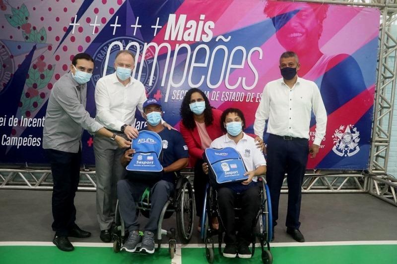 Governo do ES entrega kits para contemplados pelo Bolsa Atleta e Compete Esportivo