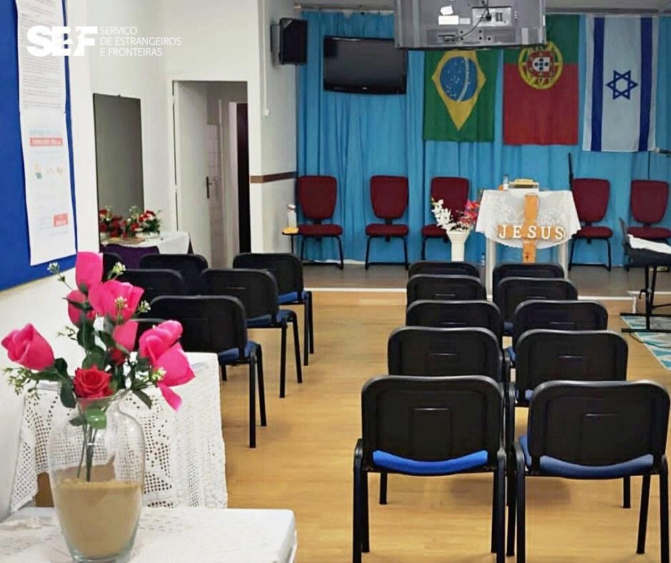 Bispo fingia trazer religiosos do Brasil, mas usava ilegais como mão de obra em Portugal, diz órgão