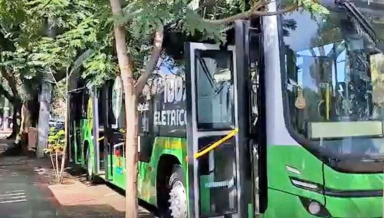 Ônibus elétricos do sistema Transcol começam a circular no ES a partir de 2022
