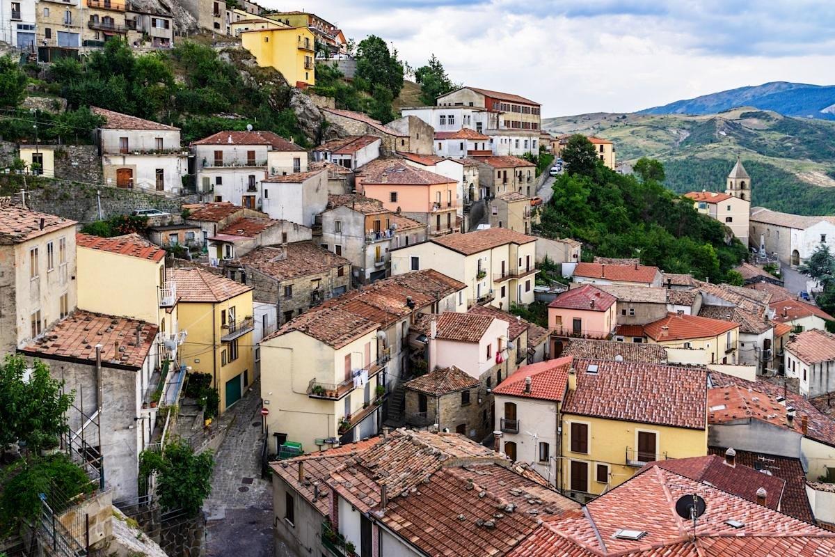 Venda de imóveis na Itália por 1 euro atrai brasileiros ao país