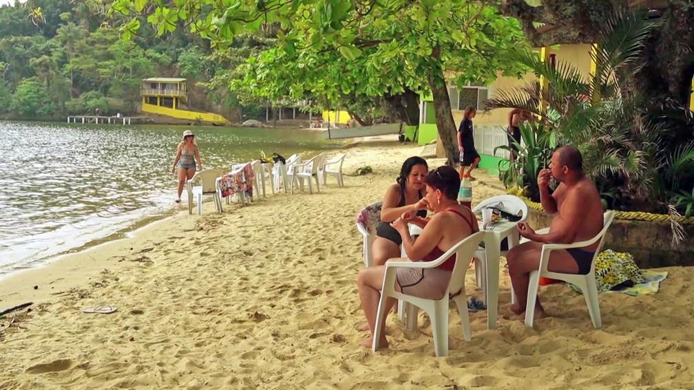 Ilha dos Martins não tem luz e depende de energia solar, mas é destino turístico