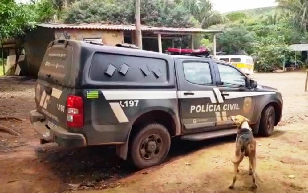 Caseiro mata a mulher grávida, a enteada de 2 anos e fazendeiro, diz polícia