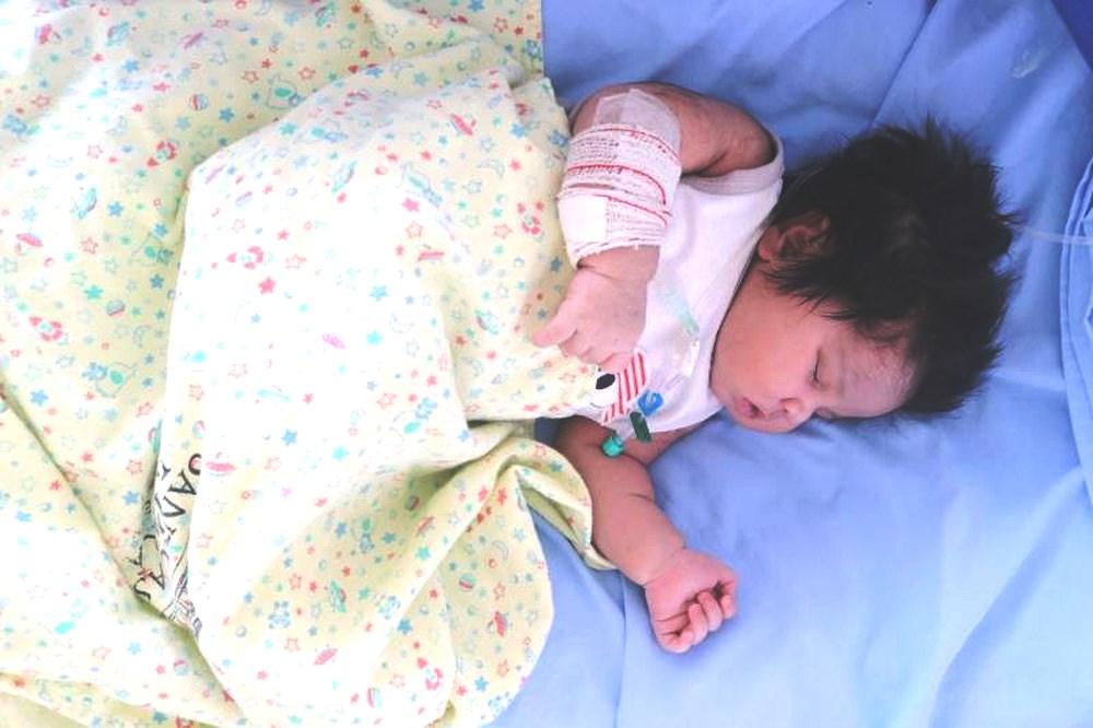 “Superbebê” nasce com 7 quilos e não cabe na incubadora no Pará