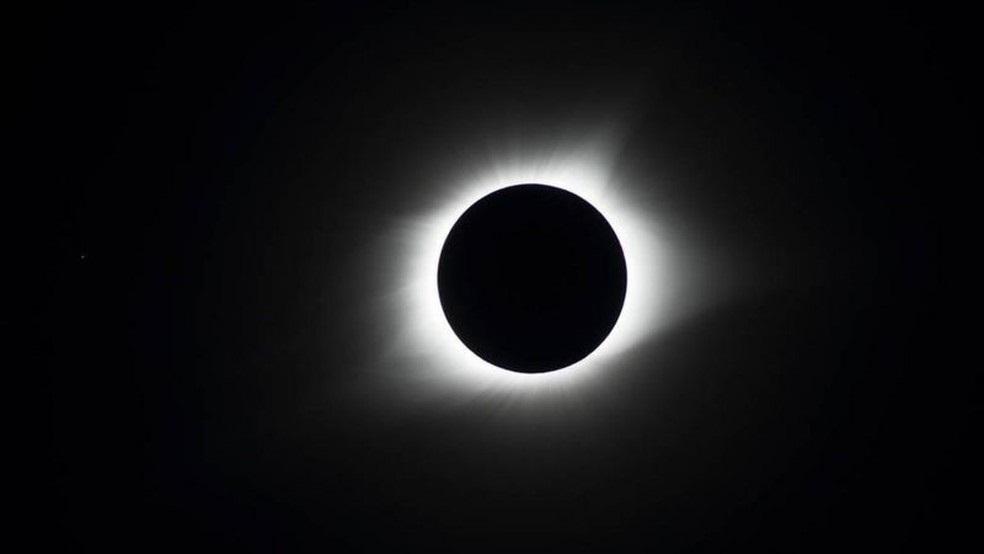 Eclipse solar: Onde e quando será visto fenômeno neste sábado (4)