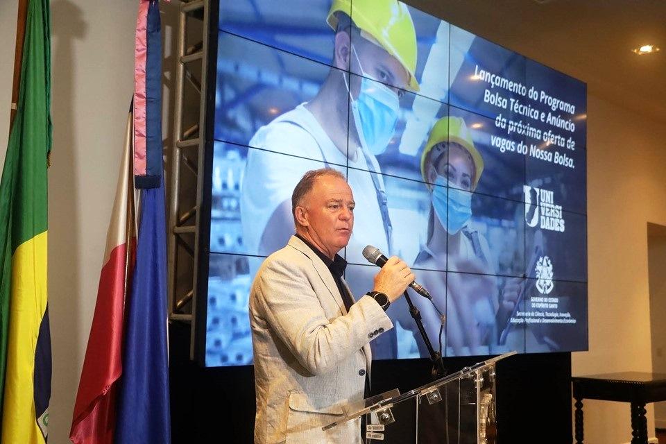 Casagrande lança programa de bolsas para cursos técnicos no ES