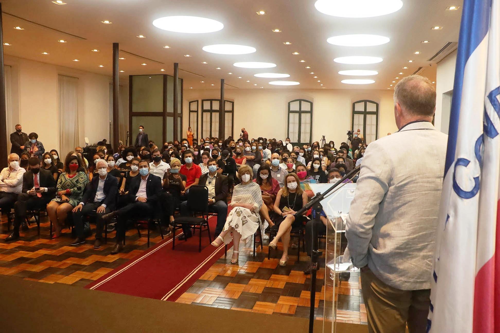Casagrande lança programa de bolsas para cursos técnicos no ES